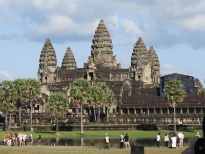 往復ベトナム航空で行く！魅惑のアンコールワット５日間