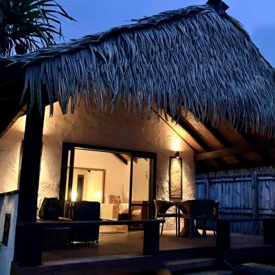 海の色がイリュージョン!クック諸島に憧れのワンピースを買いに行く【1.到着編】