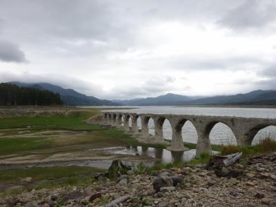 旧国鉄士幌線アーチ橋見学ツアーでタウシュベツ橋梁見学