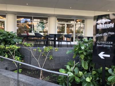 ワイキキのアウトリガーリーフでハッピーアワー