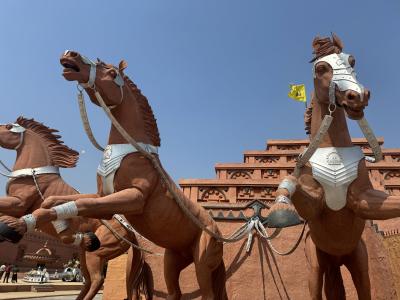 初インド旅、その3 ラモジフィルムスタジオ（ハイデラバード）「バーフバリ！！」