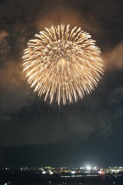 ダイヤモンドプリンセス　リベンジの夏祭りクルーズ（4）炎天下の三内丸山遺跡を彷徨い歩き、納涼の船上からねぶたの海上運行と花火を楽しむ。