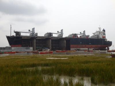 ■海外逃亡18■→バングラデシュ…7日目船の墓場(バティアリ)