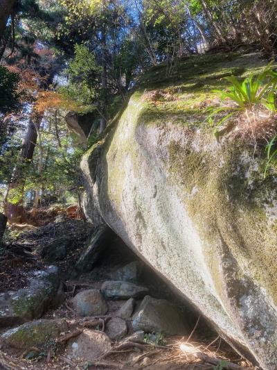 奇岩だらけの「石老山」ハイキングと相模湖温泉