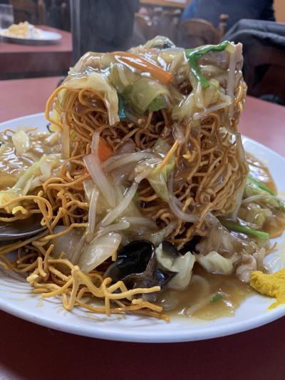 大陸のタワーかた焼きそばを食べ、お腹いっぱい