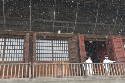 国宝善光寺、新春に向け年1回の秘仏御本尊“おすす払い”