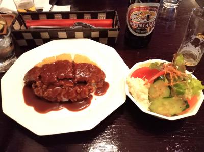 老舗洋食レストランにてビール片手に名物「カツライス」