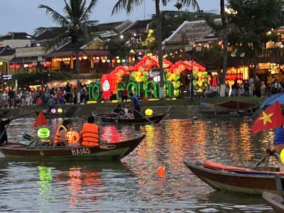 台北、ホーチミン、ダナン、ホイアン、五行山