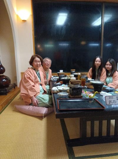 寺泊の金八ですーかにづくし、ライオンキング、４日は少し雪