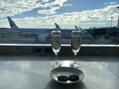 グアム①成田国際空港第2ターミナルのラウンジ巡りでJAL特製オリジナルビーフカレーなど食べ歩き♪まずは日本航空『JALサクララウンジ』へ♪