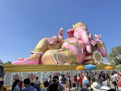 カンボジア、タイで年越し　鉄道でピンクガネーシャに行ってみる