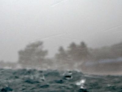 タイさんの旅 インドネシアから東へ 19日目。バンダネイラ、ハッタ島3日目。嵐の中。