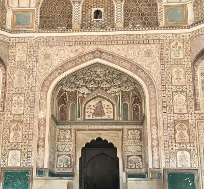 人口14億のインド④僅か14年の都ファテープル・シークリーと美しすぎるアンベール城『鏡の間』