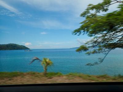 タイさんの旅 インドネシアから東へ24日目 バンダネイラ、アンボンの外れのビーチ