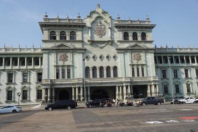 (55)2025年3月中南米(8)ホンジュラス(陸路国境)グアテマラ(グアテマラシティ-中央公園 カテドラル 国立文化宮殿)