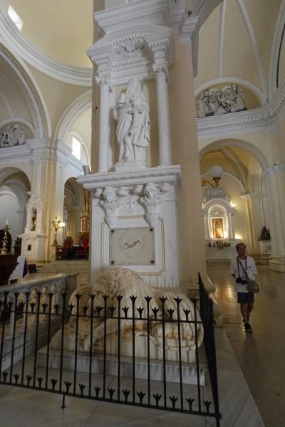 (55)2025年3月中南米(13)ニカラグア(レオンｰカテドラル(屋上のドーム ルベン･ダリオの墓) レコレクシオン教会 町中の肖像)  