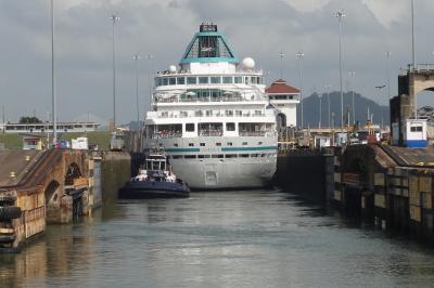 (55)2025年3月中南米(21)パナマ(運河クルーズｰフラメンコ島アメリカス橋 ミラフローレス閘門 ペドロミゲル閘門ガンボア港)伝統舞踊