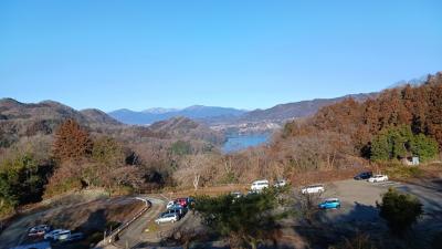 相模湖が望める石老山ハイキングコースを行く