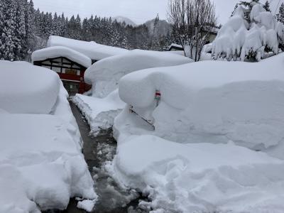 雪の秋山郷　温泉民宿泊