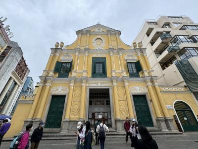 【香港マカオの旅:聖ドミニコ教会】マカオ一映える教会?黄色いファサードがインパクト大。セナド広場直結の街の顔。
