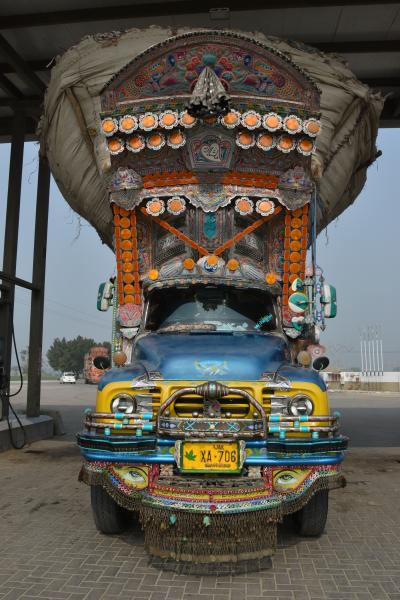 "パキスタン南部見どころいっぱい"《全行程・終日警察官護衛付き》《名物車「デコトラ」は懐かしい!》【パキスタン南部編NO3】