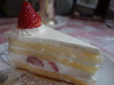 イノダコーヒ本店でいちごショートケーキをいただきました。昭和の味でした。
