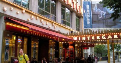 ベルリンの黄金の20年代 / ベルリン ノレンドルフのカバレット Cabaret の面影を残すヴァリエテ Varieté