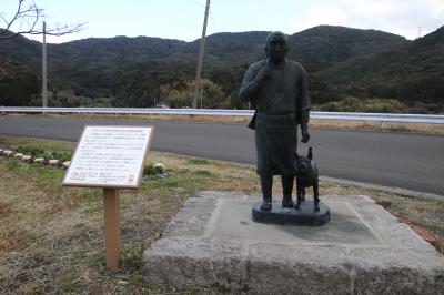 人形岩を観に海岸を散策後西郷どんと愛犬つんの銅像に初逢瀬、薩摩川内駅から岡山へ九州新幹線さくらで帰宅