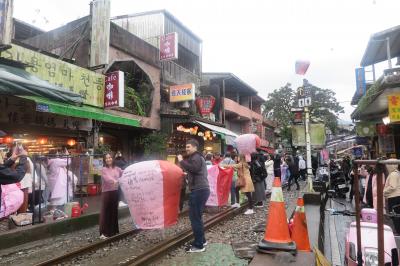 #219　ランタンの町と猫の町　十分・猴トン猫村　-2024台湾２-