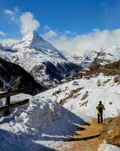 スイスあちこちハイキング　白銀のスネガからツェルマットへ