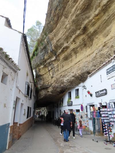 2025.2 アーモンドの花と鈴なりのオレンジに癒される 2月のアンダルシア 5.絶壁の白い村 セテニル