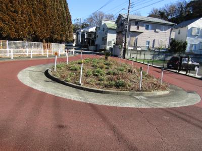 団地内道路への進入禁止としているロータリ(藤沢市渡内1)