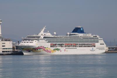ノルウエイジャンクルーズライン（NCL)のノルウエイジャン　スカイが名古屋港に初入港