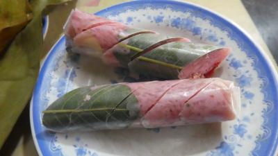 ドー寺院に行く。なんだかわからないが卒業式?があったの?ベトナムソーセージを食べて、この町を後に