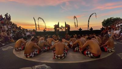 2024 バリ島旅行4 ウルワツ寺院でのケチャダンス