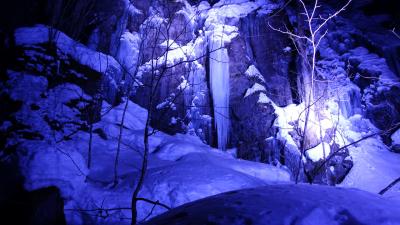 「北のまほろば」を求めて冬の青森へ　４．奥入瀬渓流の氷瀑ナイトツアー