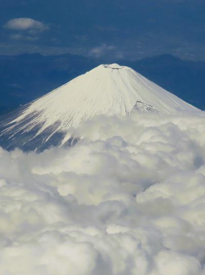 ANA473便-2　富士山！秀麗冠雪　晴天/雲海　☆羽田離陸12分後/高度12000ｍ⇒沖縄へ