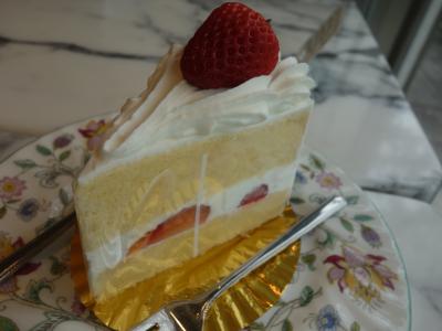 神戸といったら洋菓子でしょう。おいしいショートケーキをいただきました。