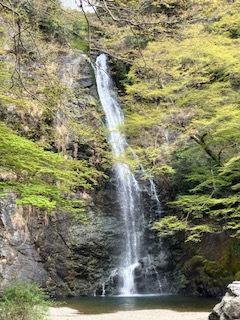 空港近くで観光してみる。箕面の滝と万博記念公園へ