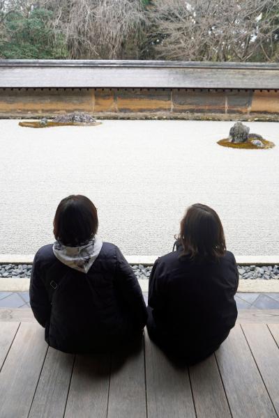 トラピックス　冬の京都7社寺特別拝観（2）金閣寺と龍安寺の特別拝観の後は嵐山の琴きき茶屋で桜餅を買って、西山艸堂で湯豆腐をいただく。