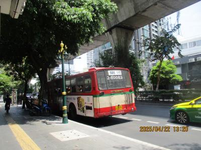 BKKタクシー降りてトンローからプロンポンまで歩く