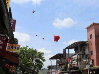 平渓線で十分へ、気分もアガル天燈上げ♪海を眺めながらサンマの朝食＠九分小町☆九分・台北の旅2-1