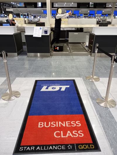 2024DEC酷寒の欧州LOTポーランド航空プレミアムエコノミーで行く何となくワルシャワ滞在記