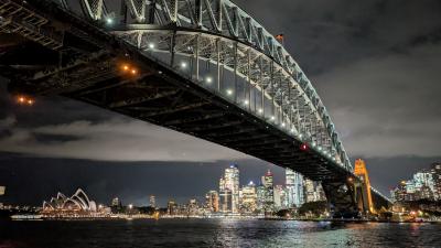 フェリーからのダイナミックな夜景に魅せられたシドニーの旅
