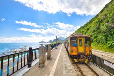 '25年初夏台湾旅行。海が見える八斗子駅と陰陽海。