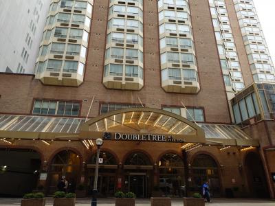 ダブルツリーバイヒルトン・トロントダウンタウンに2泊して、徒歩でCNタワーと食べ歩き