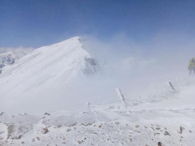絶景の白馬で雪山登山とスノボ・日本の政治家達が意外な場所に