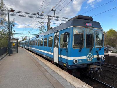 ストックホルムの青い通勤電車たち