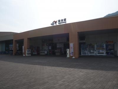 信州旅行の仕上げは談合坂サービスエリア。ごった返していた。