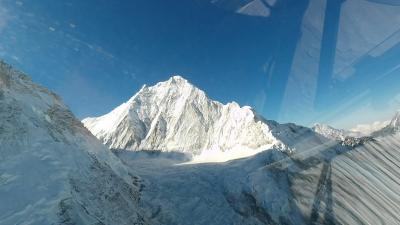 ネパール 「エベレスト登頂40周年記念」（ Mint製） エベレストの全登山者に追跡チップ使用義務づけ ネパール - CNN.co.jp